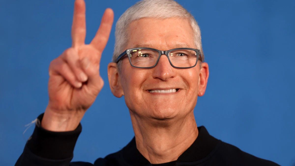 Tim Cook nhận lương thưởng gần 100 triệu đô vào năm 2021