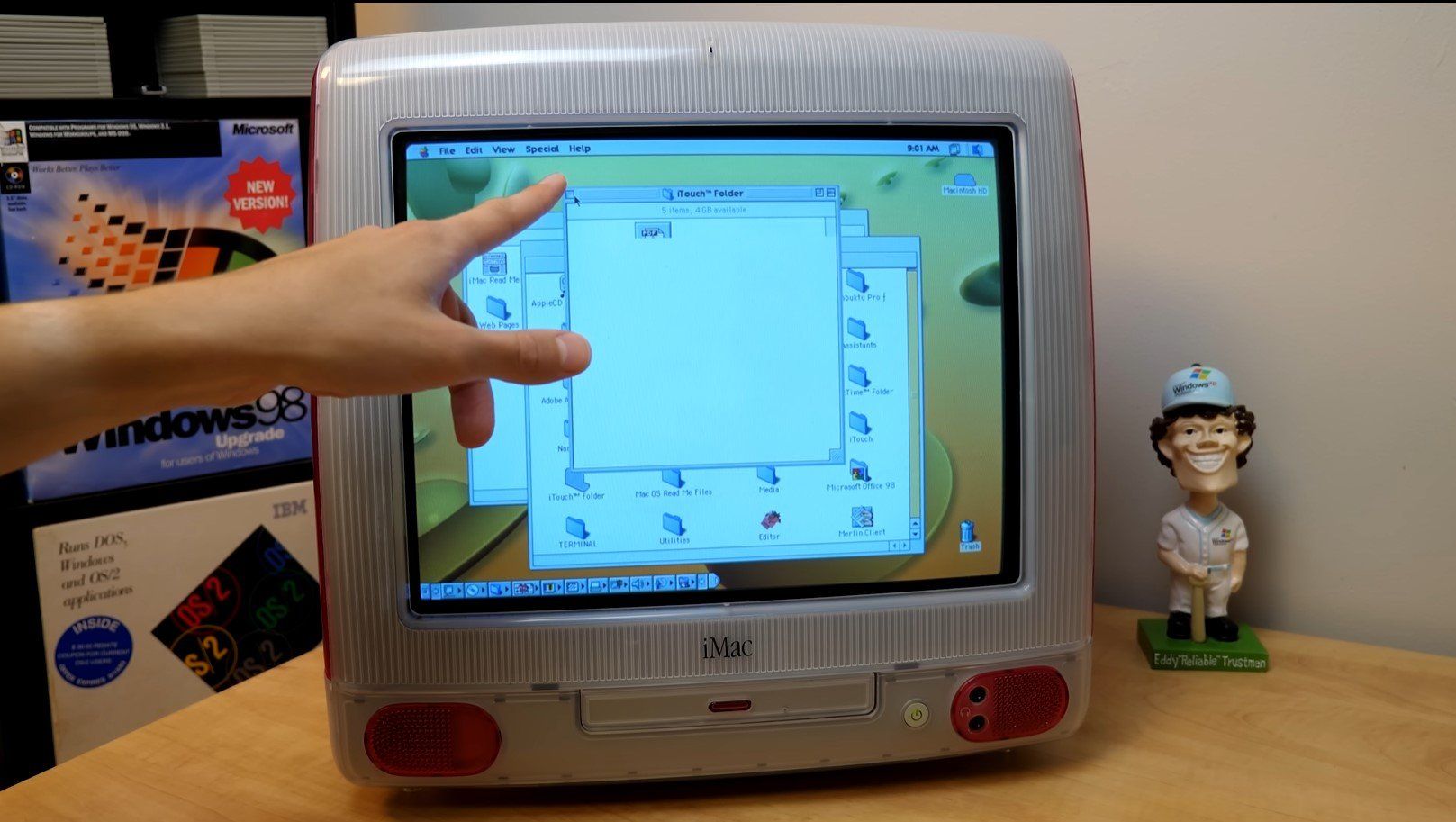 iMac màn hình cảm ứng đã có từ 24 năm trước, nhưng không hẳn là của Apple
