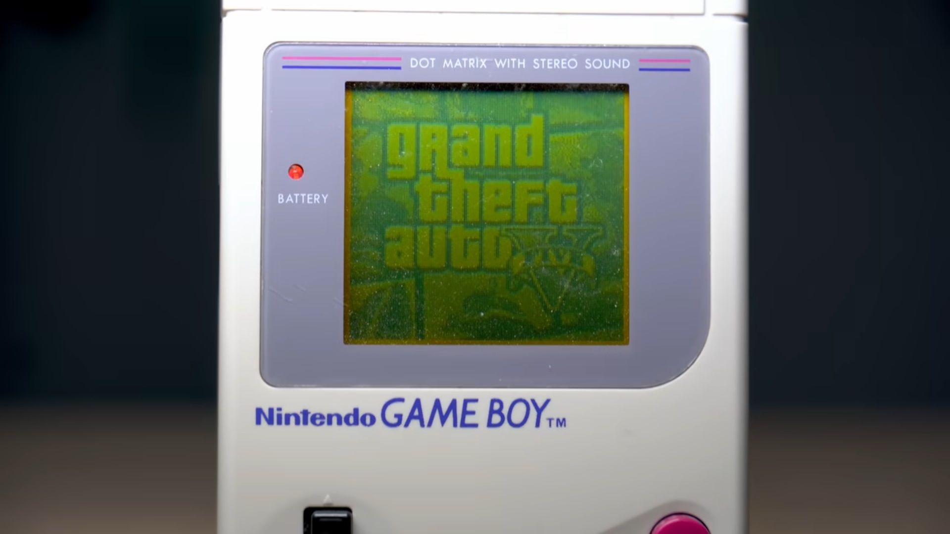 Game thủ khéo tay hay mò chuyển hệ GTA 5 lên… Game Boy