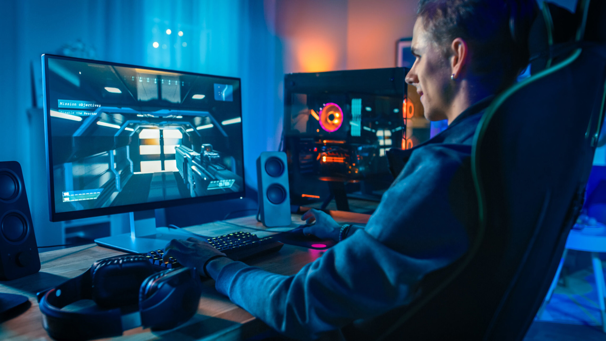 Hồi nhỏ mình cứ sợ không có PC để chơi game, lớn lên có cả PC, laptop thì lại sợ đánh mất đam mê