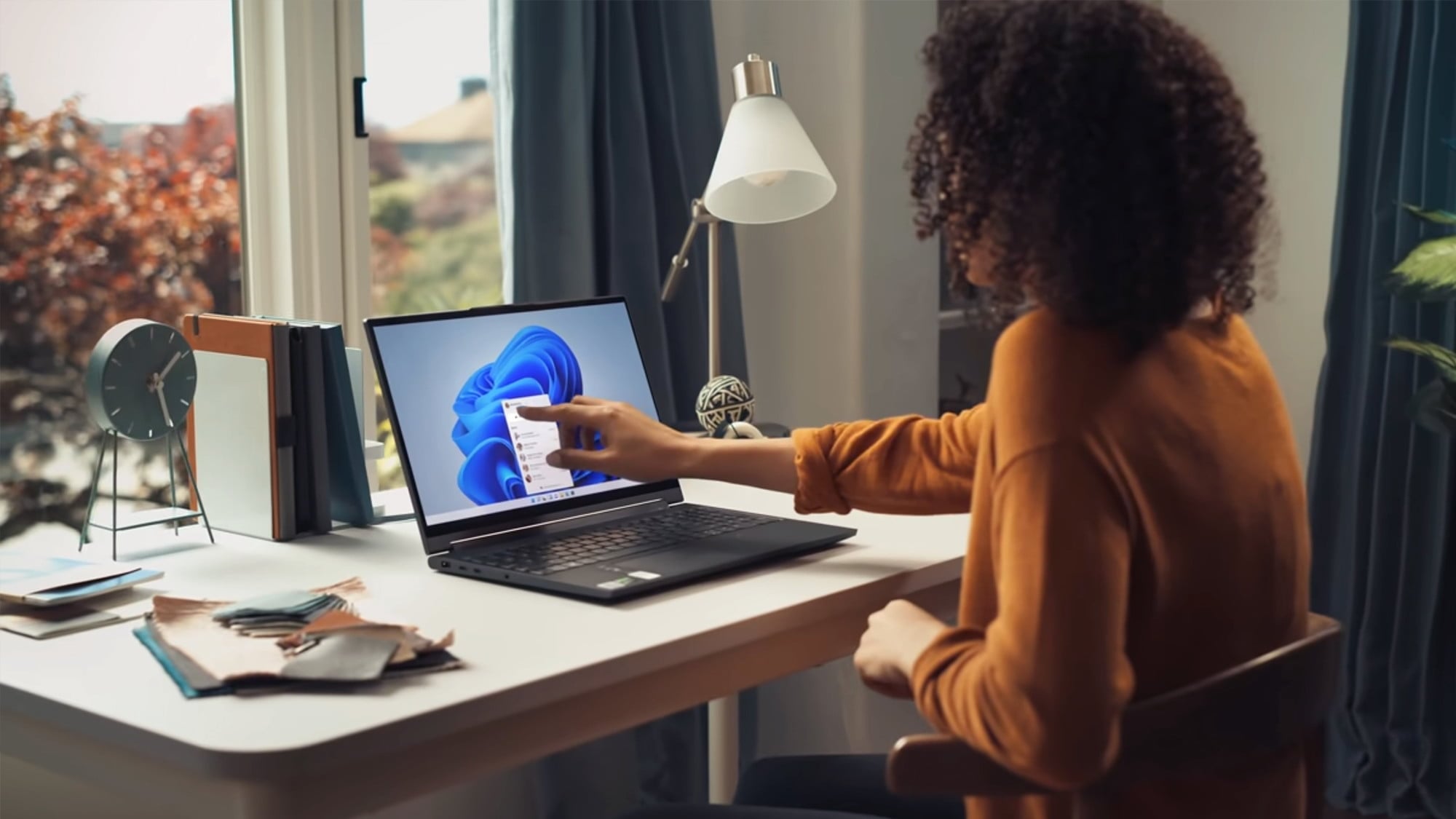 Âm thanh của Windows 11 sẽ được làm nhẹ nhàng giúp kết nối cảm xúc, thậm chí chúng còn thay đổi giữa Dark Mode và Light Mode