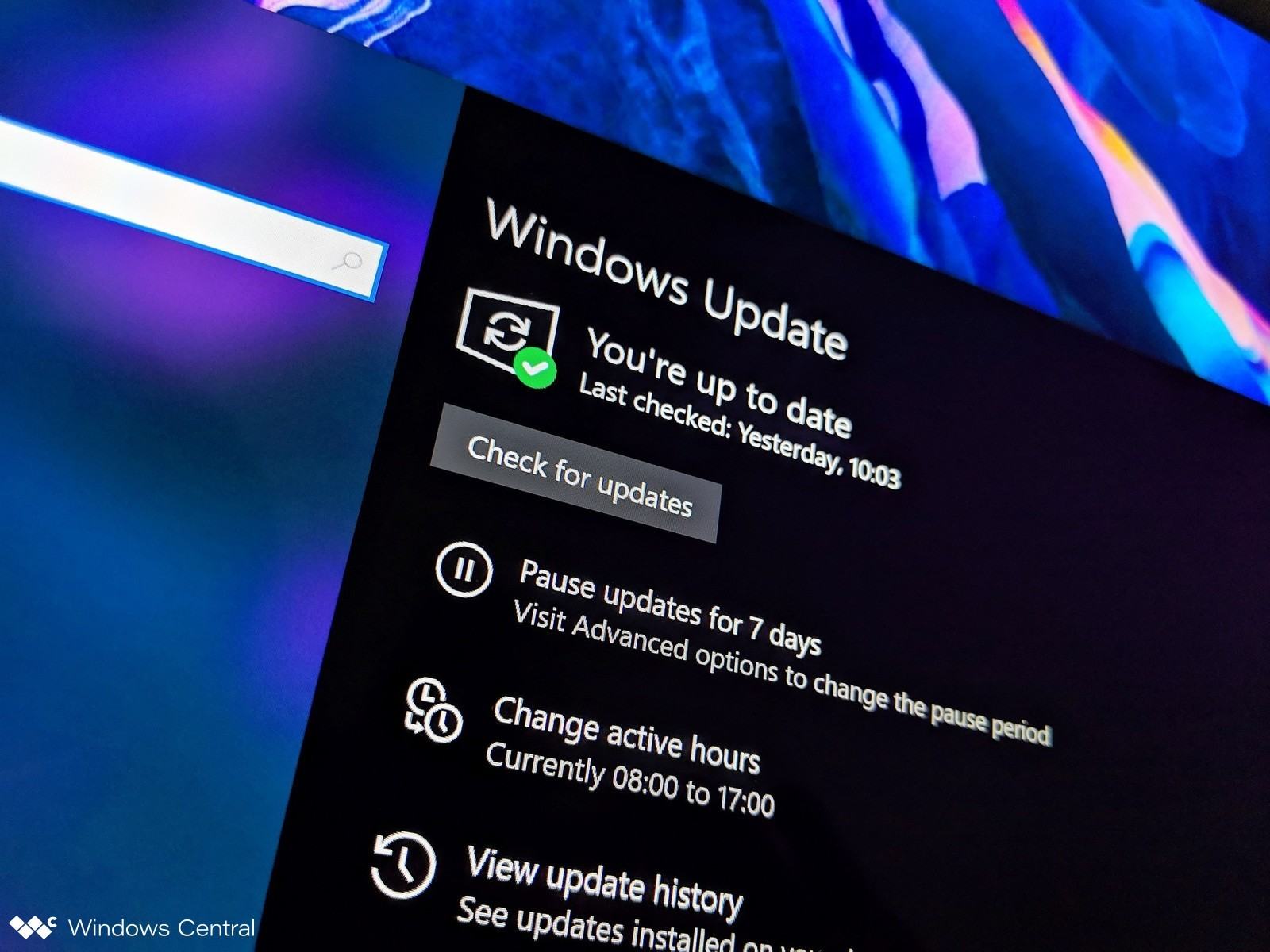 Sau khi tải virus về máy bằng Windows Defender, hacker có thể lặng lẽ kích hoạt chúng bằng Windows Update