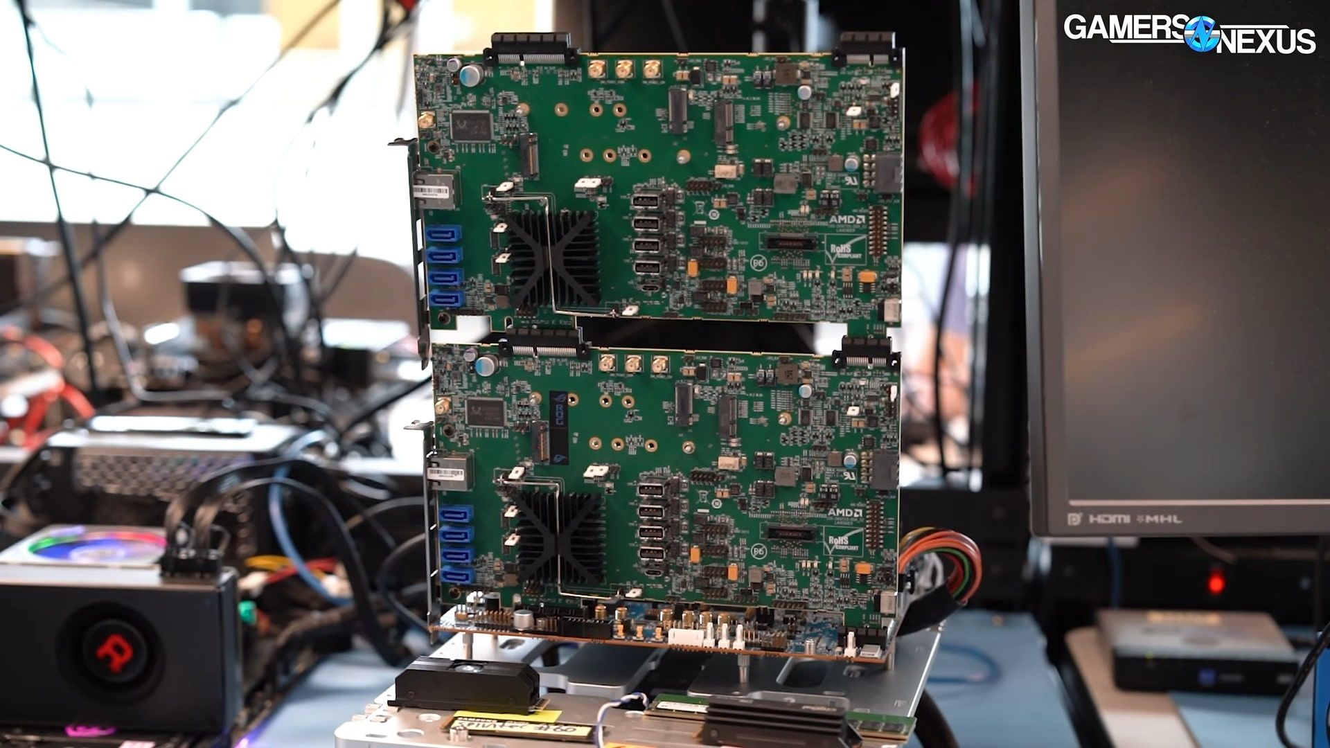 Độc lạ công nghệ, đây là chiếc card chipset AMD AM5 với khả năng xếp chồng “vô cực”