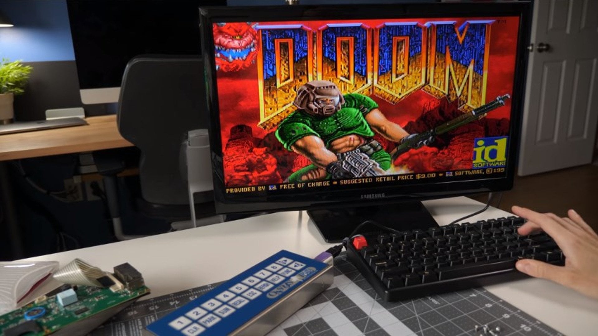 Phát hiện máy hiển thị đơn hàng của nhà hàng có tính năng mới đó là… chiến Doom