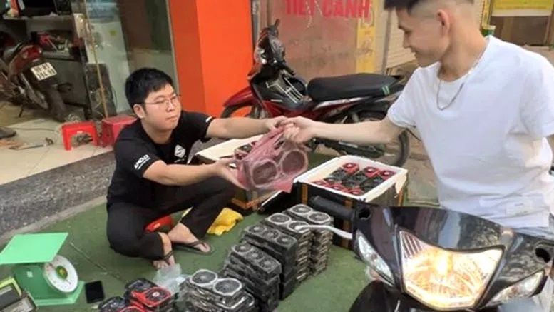 Vì quá thừa mứa nên card đồ họa về Việt Nam được bày bán lề đường như cá với rau