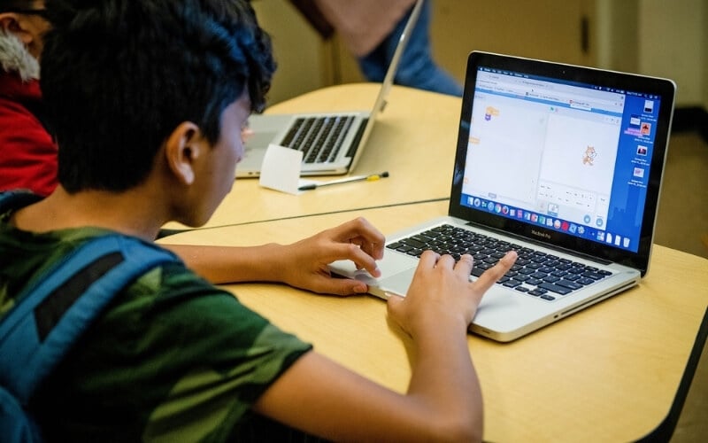 Lựa chọn thiết bị cho học sinh cấp 3