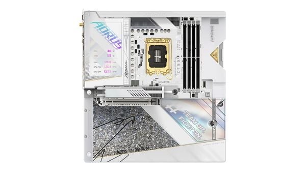 Khe RAM DDR5 trên bo mạch chủ, làm nổi bật các đường mạch được gia cố