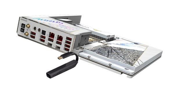 Cổng I/O phía sau của bo mạch chủ, làm nổi bật hai cổng LAN và các đầu cắm ăng-ten Wi-Fi 7