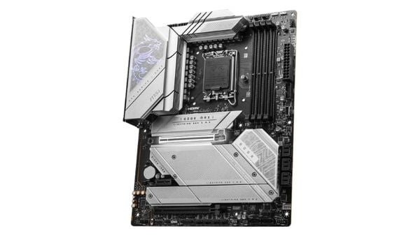 Khu vực khe RAM DDR5 và khe cắm PCIe 5.0 được bọc thép chắc chắn trên bo mạch chủ