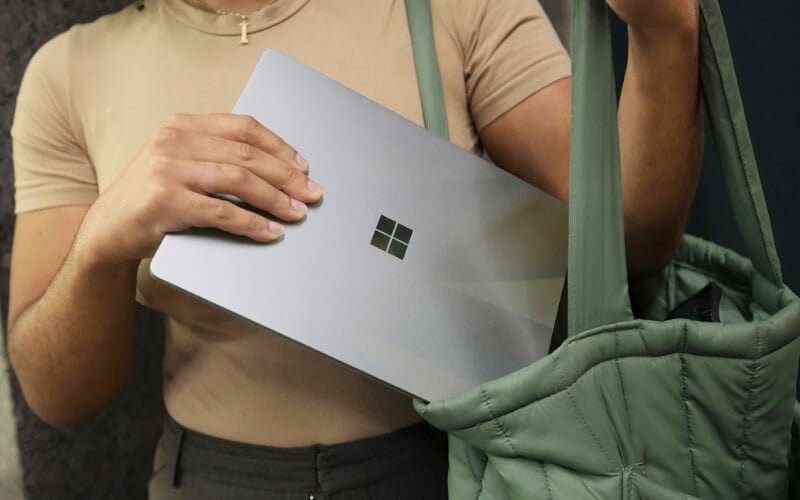 Tiêu chí chọn mua laptop: Thiết kế, trọng lượng và tính di động