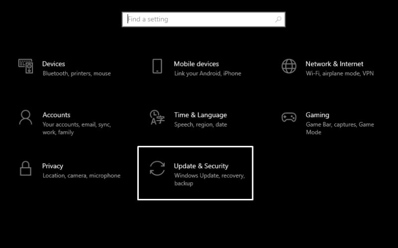 Chọn Update & Security (trên Windows 10) hoặc Windows Update (trên Windows 11)