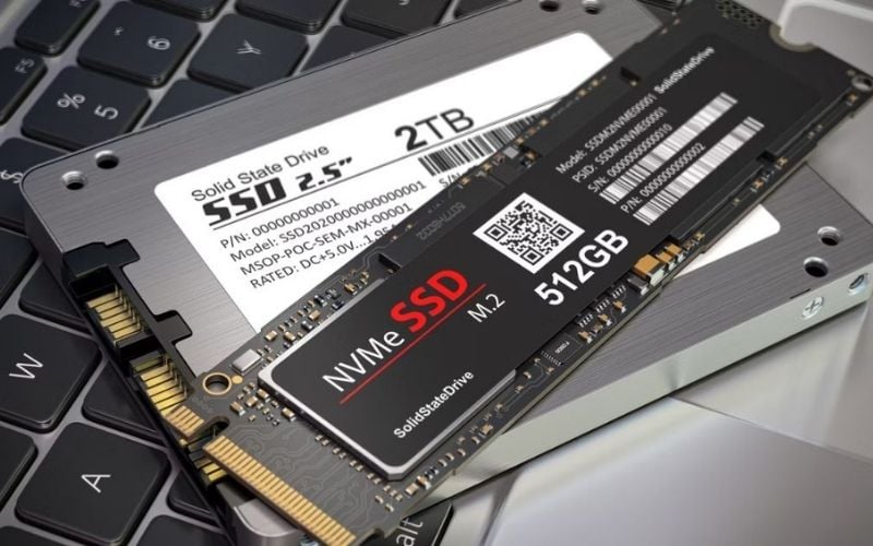 SSD M.2 NVMe nhanh nhưng đắt hơn, tỏa nhiệt nhiều và cần bo mạch chủ hỗ trợ PCIe NVMe