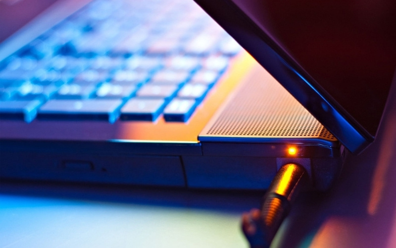 Với các game thủ, việc cắm sạc liên tục khi chơi game là điều bắt buộc