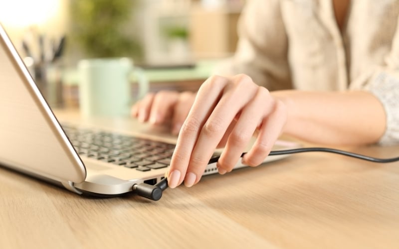 Nguy cơ nổ pin là cực kỳ thấp nếu bạn sử dụng pin và bộ sạc chính hãng