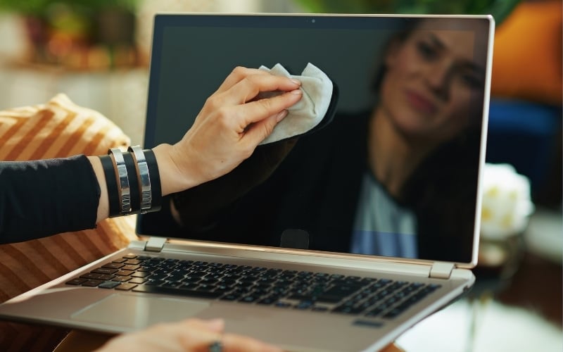 Tác động lực mạnh có thể gây ra hiện tượng điểm chết, chảy mực,...