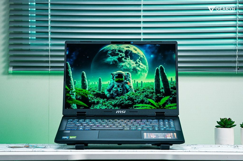 GEARVN - Laptop gaming MSI Crosshair 16 HX AI D2XWGKG 034VN