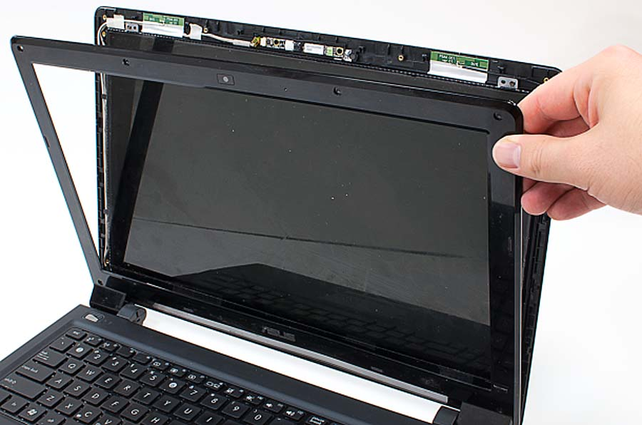 GEARVN - Khắc phục tình trạng màn hình laptop bị chảy mực