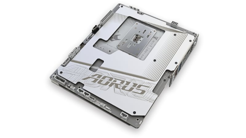 Khe cắm PCIe 5.0 x16 được gia cố chắc chắn và khu vực khe M.2 Gen 5 trên bo mạch chủ