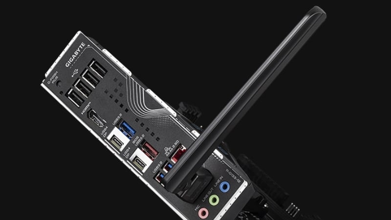 Cổng I/O phía sau với ăng-ten Wi-Fi 7 và cổng LAN 2.5GbE