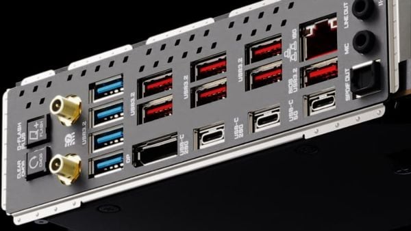 Cổng I/O phía sau, làm nổi bật cổng LAN 10GbE và các đầu cắm anten Wi-Fi 7