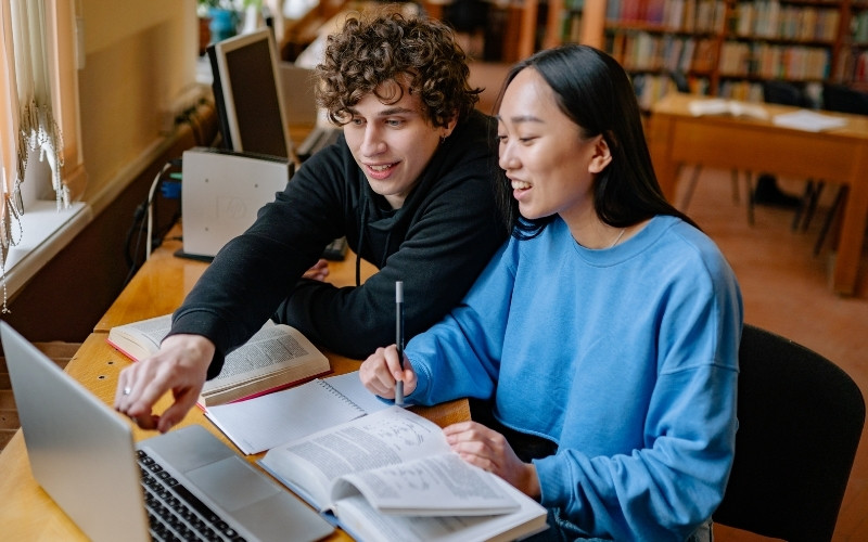 Trao đổi, chỉnh sửa tài liệu, làm slide thuyết trình chung trở nên nhanh chóng hơn