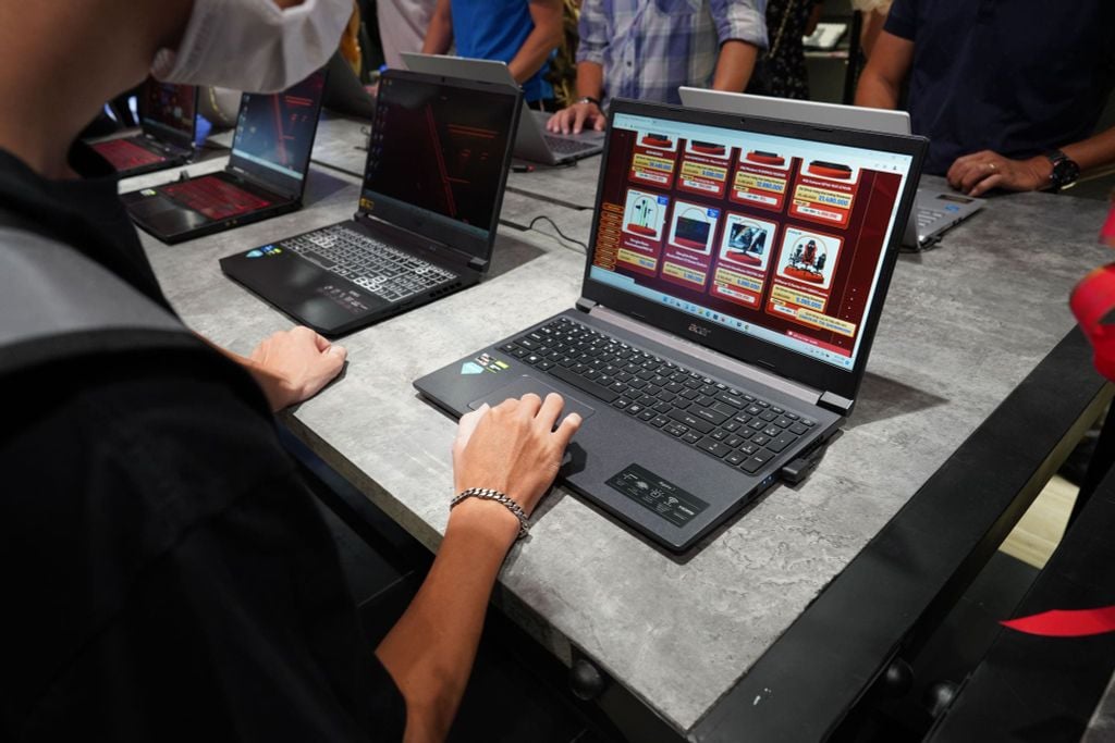 sinh viên nên mua laptop nào