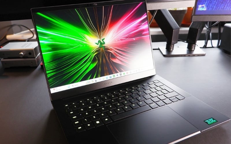 Để tối ưu kích thước, đa số laptop 14 inch đều lược bỏ cụm phím số riêng