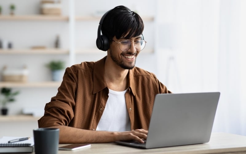 Laptop 14 inch là lựa chọn lý tưởng cho nhiều đối tượng người dùng