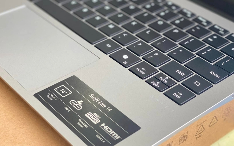 Kích thước 14 inch cân bằng giữa không gian làm việc và tính di động