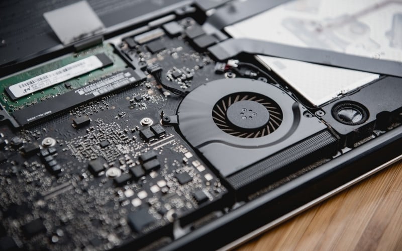 Ưu tiên những mẫu laptop được trang bị hệ thống tản nhiệt tốt