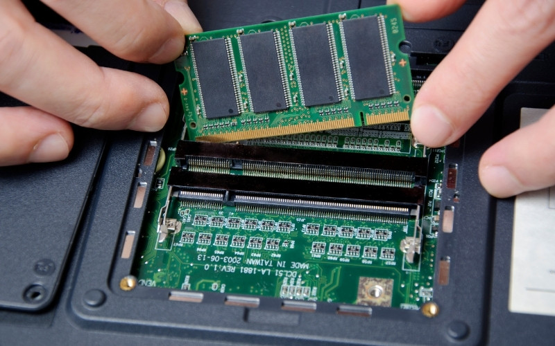 Mức RAM tối thiểu nên là 8GB