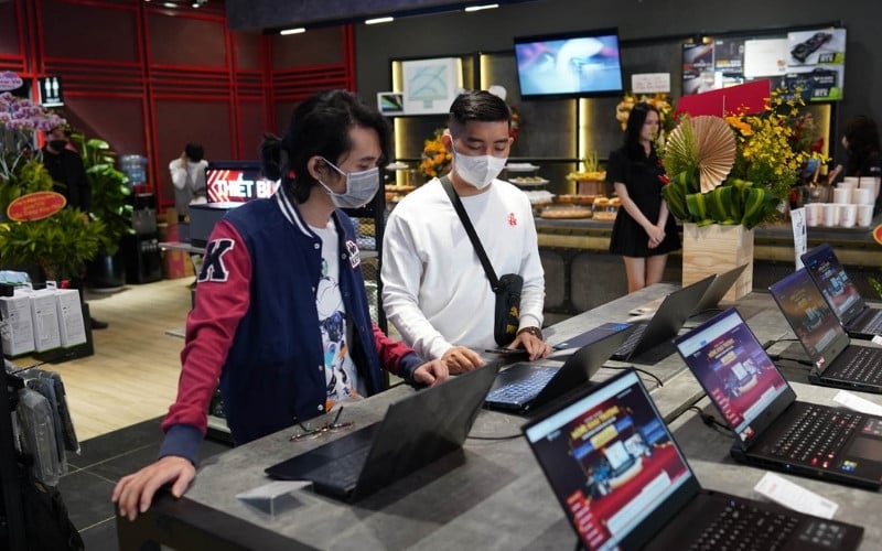 Mua laptop doanh nhân mỏng nhẹ uy tín ở GearVN