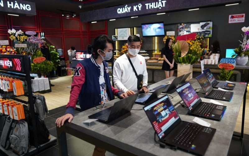 Mua laptop màn hình lớn chính hãng, giá tốt ở GearVN