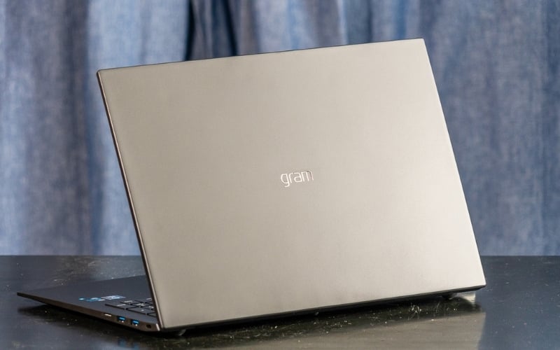 Laptop dưới 1.5kg ngày nay vẫn sở hữu cấu hình mạnh mẽ