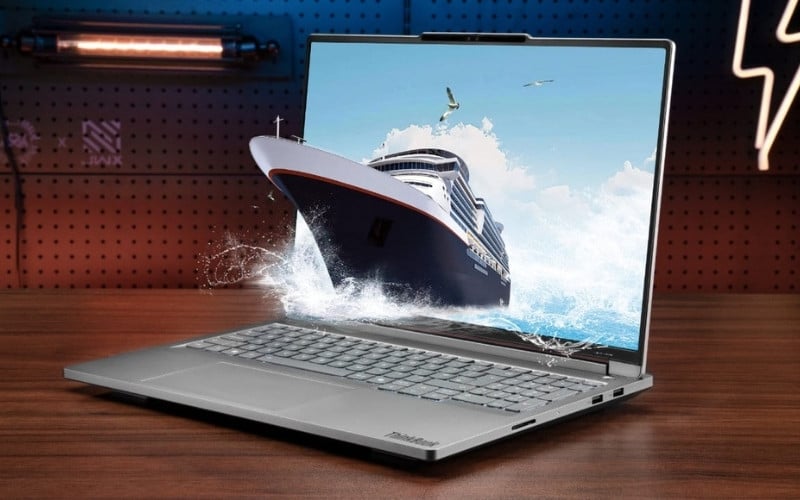 Laptop chuyên dụng có CPU đa nhân và GPU mạnh mẽ, giúp rút ngắn đáng kể thời gian render