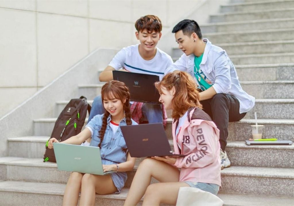 laptop vừa học vừa chơi game