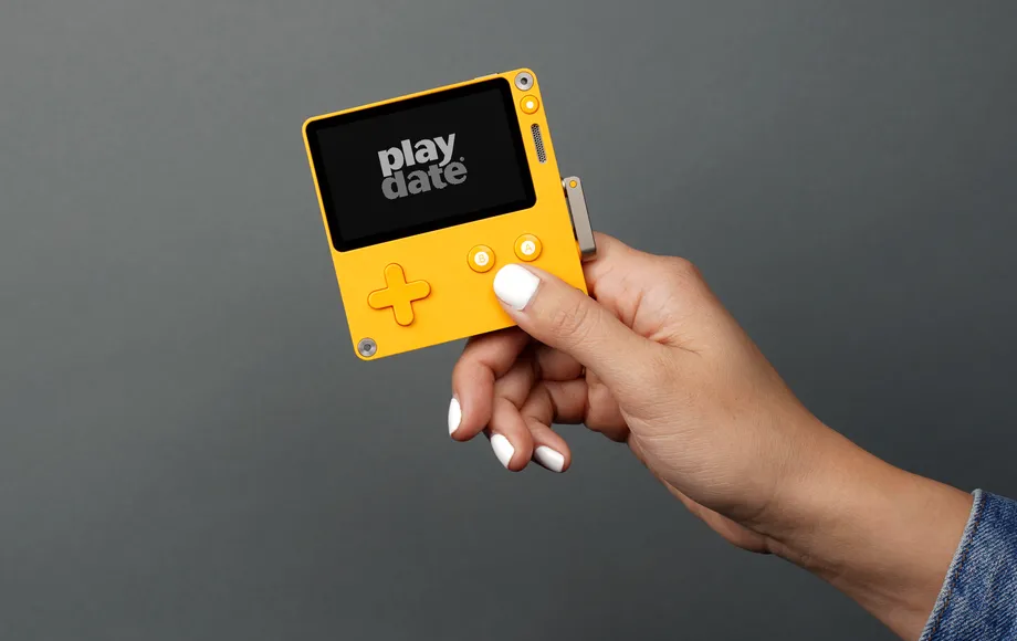 Máy chơi game cầm tay Playdate