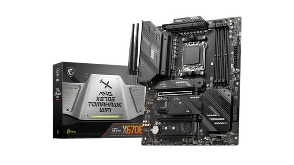 MSI MAG X670E TOMAHAWK WIFI trên nền tối, làm nổi bật thiết kế cứng cáp và các khối tản nhiệt lớn