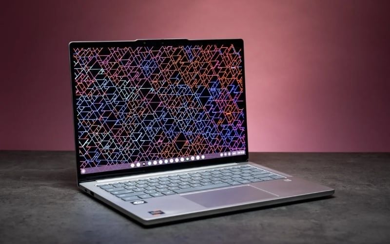 Thiết kế đồ họa cần màn hình chuẩn màu, trong khi game thủ ưu tiên tốc độ và tần số quét cao