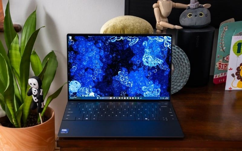 Màn hình laptop lý tưởng cần độ phân giải cao, tấm nền IPS, chuẩn màu 100% sRGB và tần số quét mượt mà