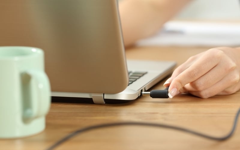 Hãy luôn cắm sạc khi thực hiện bài test để máy chạy ở công suất tối đa