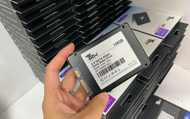 So với các loại SSD NVMe, ổ cứng SSD SATA 3 có mức giá dễ tiếp cận hơn