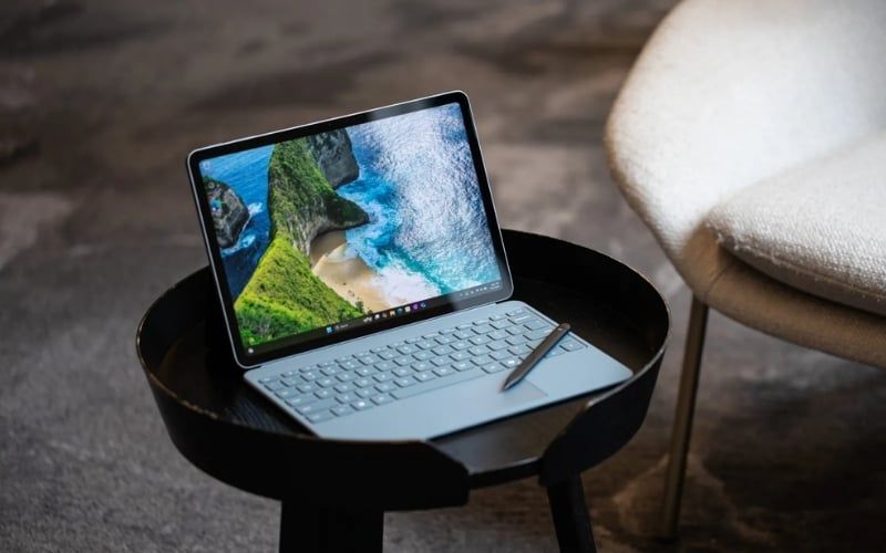 CPU Intel Core i3/i5 hoặc Ryzen 3/5 tiết kiệm điện, xung nhịp 1.8–2.5 GHz đáp ứng nhu cầu học tập hay văn phòng cơ bản