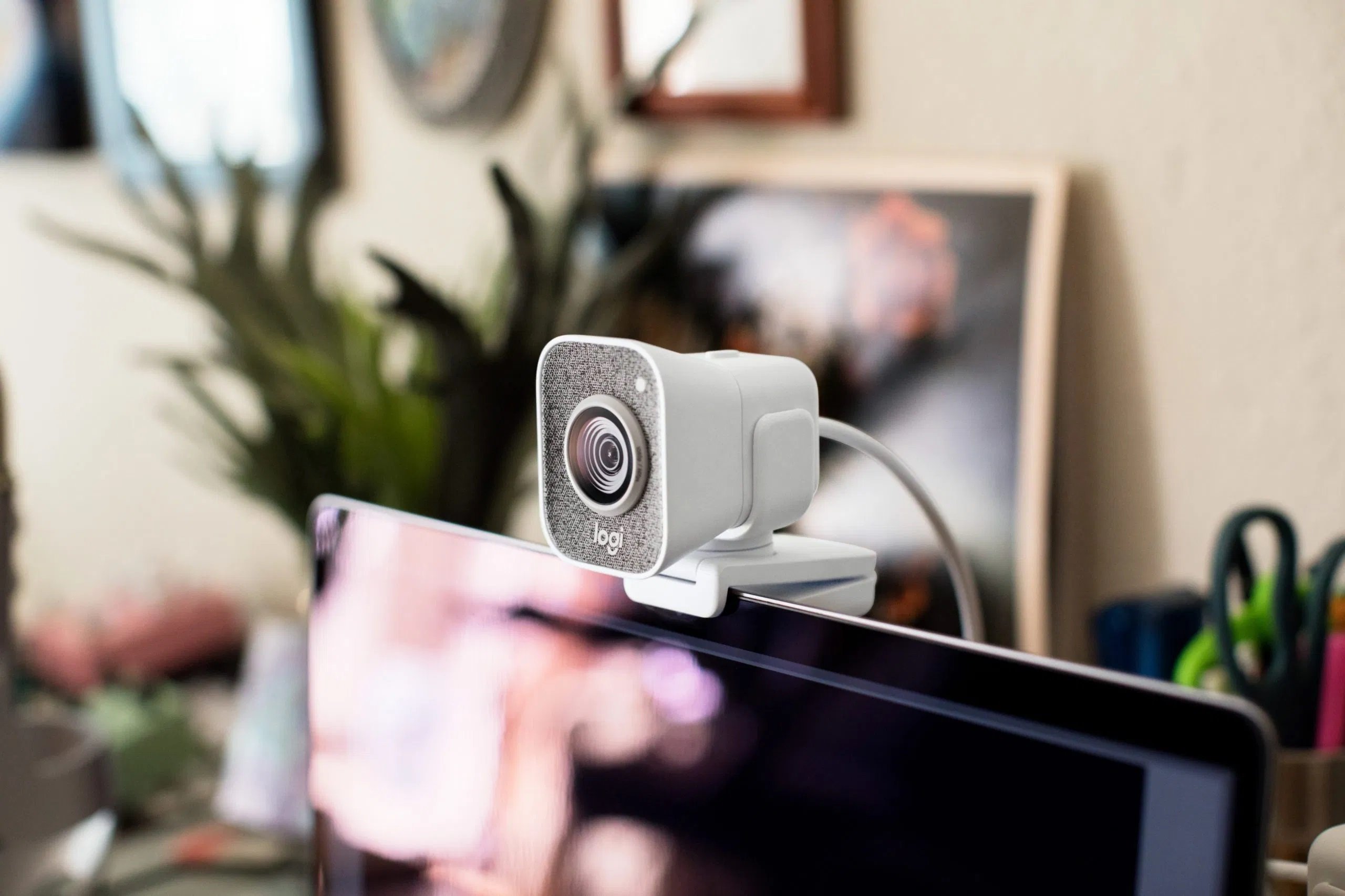 Webcam có dễ bị hack hay không