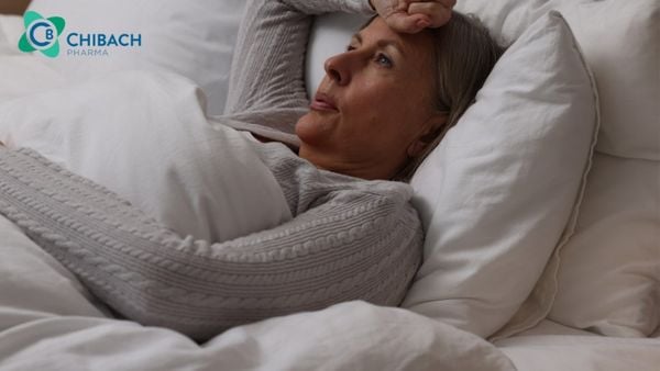 Sốt nóng lạnh về đêm nên làm gì? 5 cách hạ sốt nhanh an toàn tại nhà