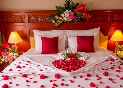 NÊN CHỌN MÀU SẮC CHĂN GA GỐI THEO TUỔI CHỒNG HAY VỢ?