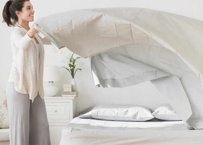 Hướng dẫn chi tiết cách vệ sinh nệm “chuẩn” cho các bà nội trợ