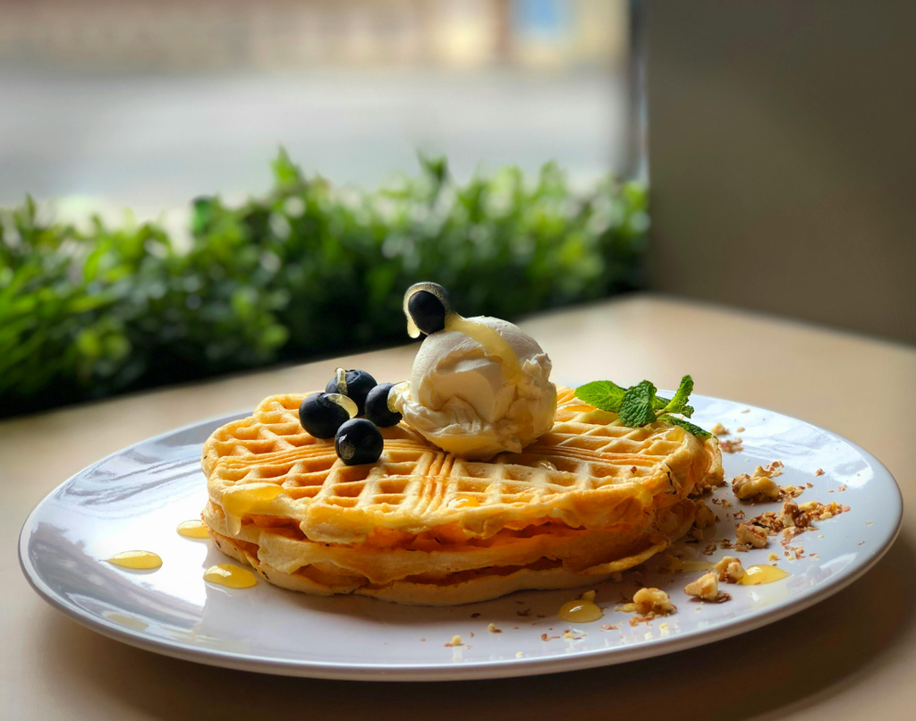 Biến tấu kết hợp bánh Pancake nóng và kem cứng