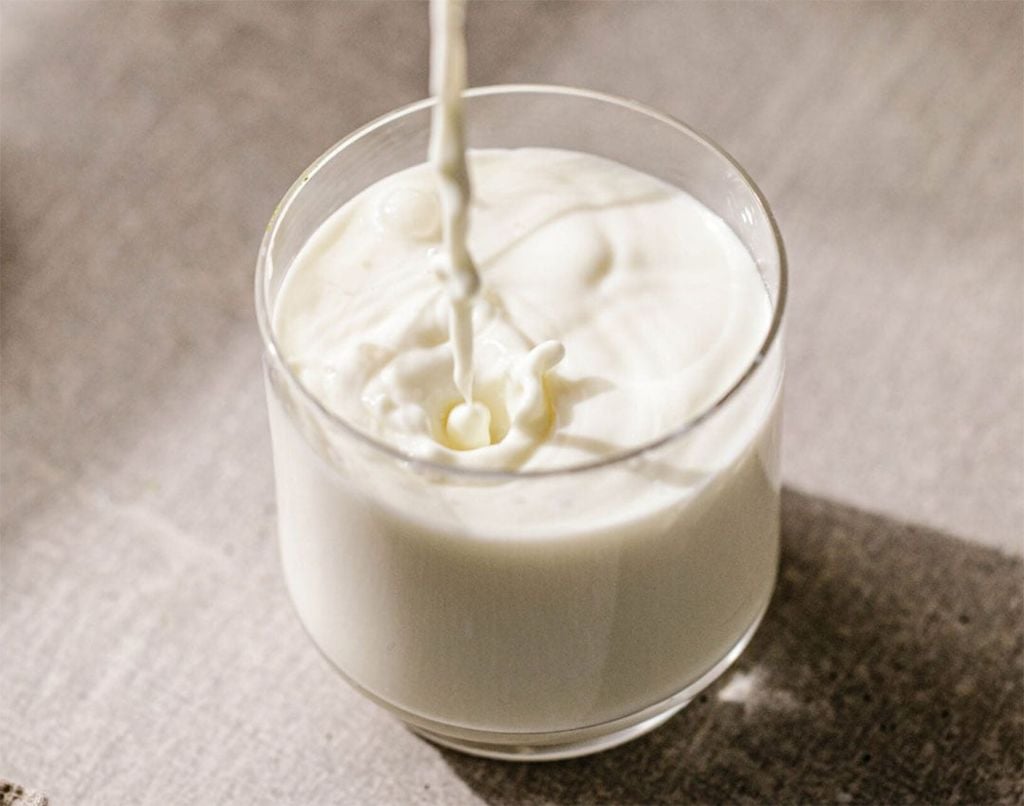 Sữa - nguyên liệu làm kem chính