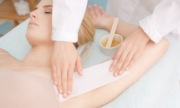 Cách wax lông nách tại nhà bằng sáp